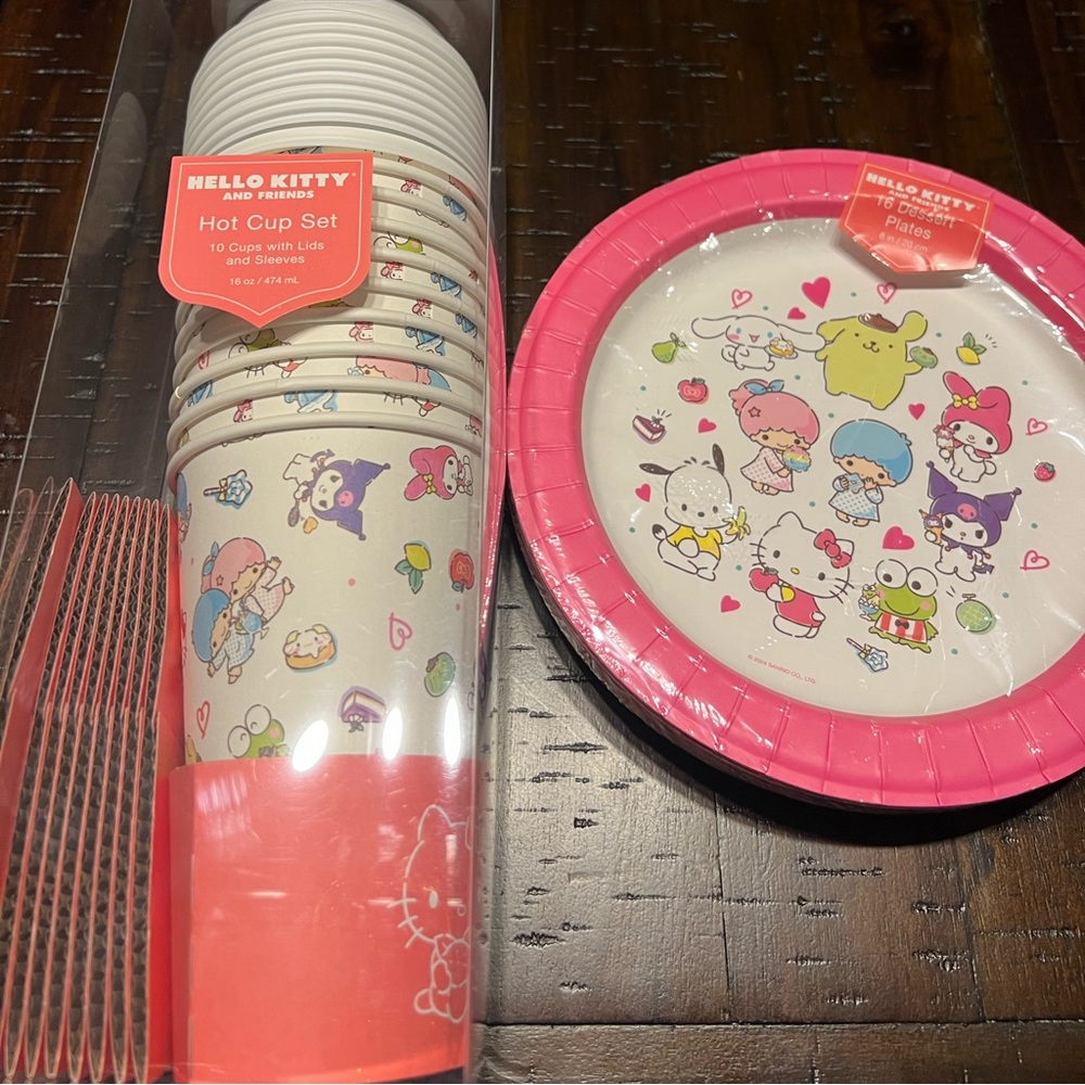 Hello Kitty and Friends Hot Cup & Dessert Plates Set